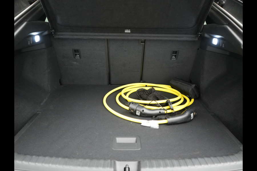 Audi Q4 Sportback e-tron 50 Quattro S Line 77 kWh 300pk Dealer O.H. | Trekhaak Af Fabriek | Panodak | Adaptive Cruise | Head Up | Camera | Matrix LED | Lederen Sportstoelen Verwarmd | Sfeerverlichting | Apple Carplay | Keyless | Blis | 20"L.M | Navigatie |