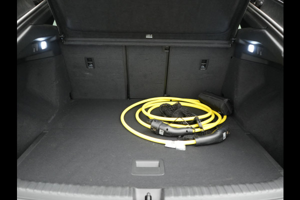 Audi Q4 Sportback e-tron 50 Quattro S Line 77 kWh 300pk Dealer O.H. | Trekhaak Af Fabriek | Panodak | Adaptive Cruise | Head Up | Camera | Matrix LED | Lederen Sportstoelen Verwarmd | Sfeerverlichting | Apple Carplay | Keyless | Blis | 20"L.M | Navigatie |