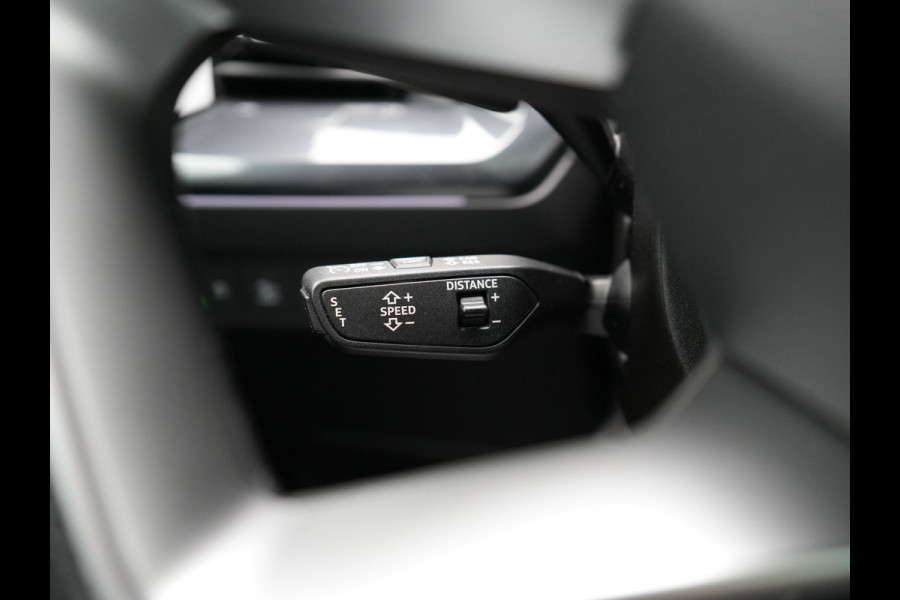 Audi Q4 e-tron 50 Quattro S Line 77 kWh 300pk Dealer O.H. | Trekhaak Af Fabriek | Panodak | Adaptive Cruise | Head Up | Camera | Matrix LED | Lederen Sportstoelen Verwarmd | Sfeerverlichting | Apple Carplay | Keyless | Blis | 20"L.M | Navigatie |