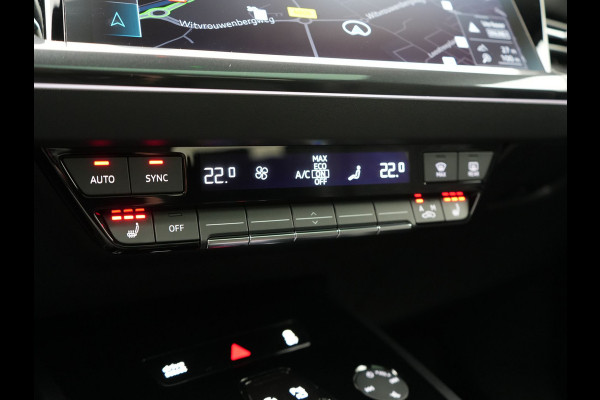 Audi Q4 e-tron 50 Quattro S Line 77 kWh 300pk Dealer O.H. | Trekhaak Af Fabriek | Panodak | Adaptive Cruise | Head Up | Camera | Matrix LED | Lederen Sportstoelen Verwarmd | Sfeerverlichting | Apple Carplay | Keyless | Blis | 20"L.M | Navigatie |