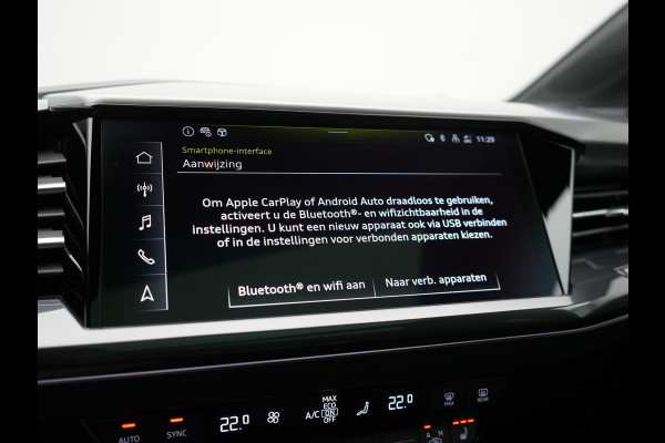 Audi Q4 e-tron 50 Quattro S Line 77 kWh 300pk Dealer O.H. | Trekhaak Af Fabriek | Panodak | Adaptive Cruise | Head Up | Camera | Matrix LED | Lederen Sportstoelen Verwarmd | Sfeerverlichting | Apple Carplay | Keyless | Blis | 20"L.M | Navigatie |