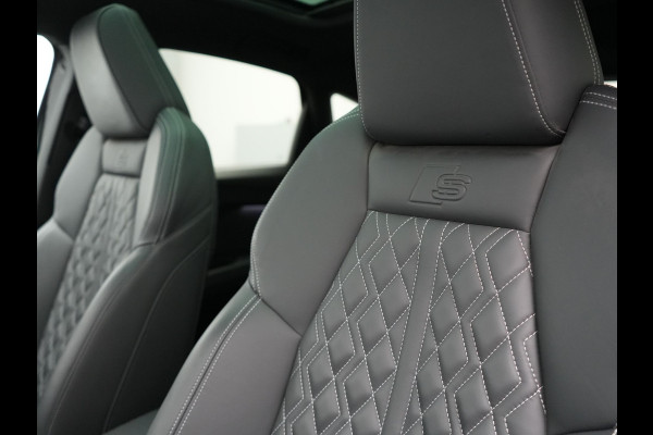 Audi Q4 e-tron 50 Quattro S Line 77 kWh 300pk Dealer O.H. | Trekhaak Af Fabriek | Panodak | Adaptive Cruise | Head Up | Camera | Matrix LED | Lederen Sportstoelen Verwarmd | Sfeerverlichting | Apple Carplay | Keyless | Blis | 20"L.M | Navigatie |