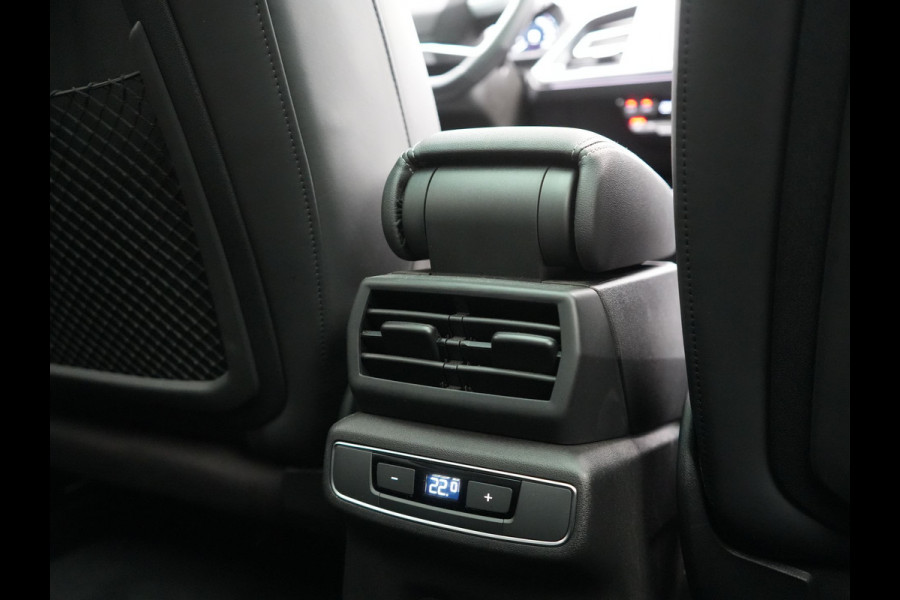 Audi Q4 e-tron 50 Quattro S Line 77 kWh 300pk Dealer O.H. | Trekhaak Af Fabriek | Panodak | Adaptive Cruise | Head Up | Camera | Matrix LED | Lederen Sportstoelen Verwarmd | Sfeerverlichting | Apple Carplay | Keyless | Blis | 20"L.M | Navigatie |