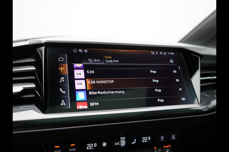 Audi Q4 e-tron 50 Quattro S Line 77 kWh 300pk Dealer O.H. | Trekhaak Af Fabriek | Panodak | Adaptive Cruise | Head Up | Camera | Matrix LED | Lederen Sportstoelen Verwarmd | Sfeerverlichting | Apple Carplay | Keyless | Blis | 20"L.M | Navigatie |