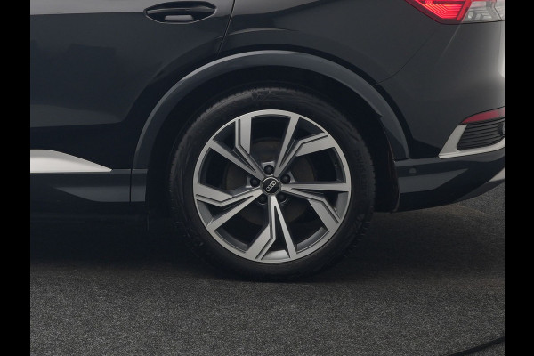 Audi Q4 e-tron 50 Quattro S Line 77 kWh 300pk Dealer O.H. | Trekhaak Af Fabriek | Panodak | Adaptive Cruise | Head Up | Camera | Matrix LED | Lederen Sportstoelen Verwarmd | Sfeerverlichting | Apple Carplay | Keyless | Blis | 20"L.M | Navigatie |