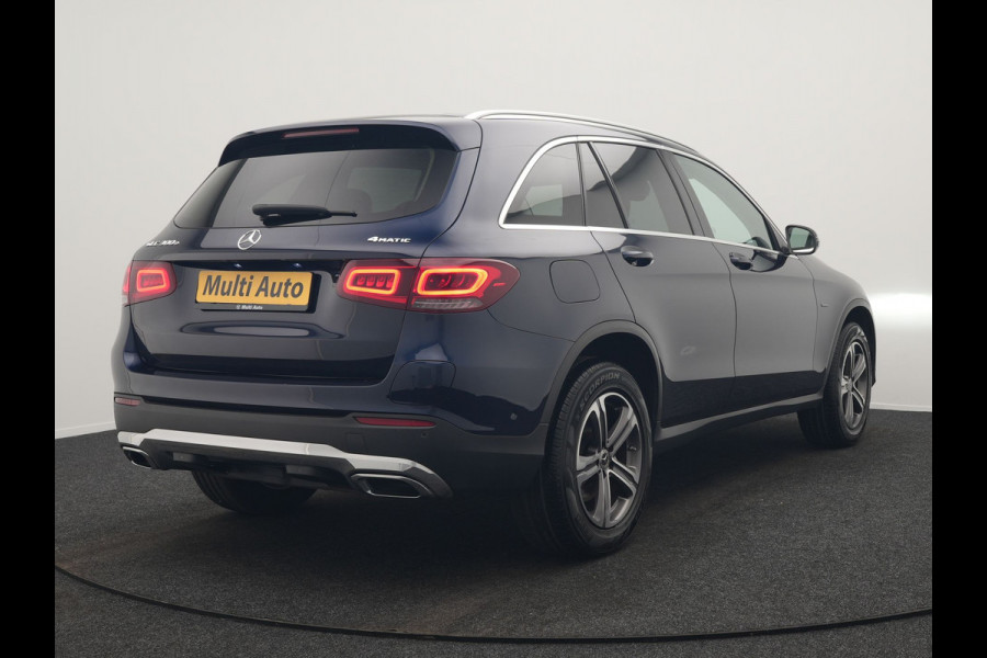Mercedes-Benz GLC 300e 4MATIC Business Solution Luxury Plug In Hybrid 320pk Dealer O.H. PHEV | Trekhaak Af Fabriek | Head Up | Camera | Lederen Sportstoelen Memory & Verwarmd | Apple Carplay | Navigatie | DAB | Cruise Control |