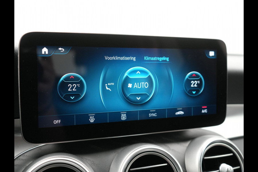 Mercedes-Benz GLC 300e 4MATIC Business Solution Luxury Plug In Hybrid 320pk Dealer O.H. PHEV | Trekhaak Af Fabriek | Head Up | Camera | Lederen Sportstoelen Memory & Verwarmd | Apple Carplay | Navigatie | DAB | Cruise Control |