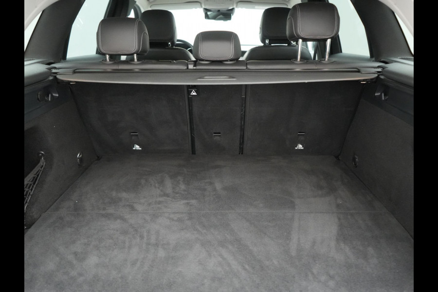 Mercedes-Benz GLC 300e 4MATIC Business Solution Luxury Plug In Hybrid 320pk Dealer O.H. PHEV | Trekhaak Af Fabriek | Head Up | Camera | Lederen Sportstoelen Memory & Verwarmd | Apple Carplay | Navigatie | DAB | Cruise Control |