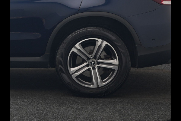 Mercedes-Benz GLC 300e 4MATIC Business Solution Luxury Plug In Hybrid 320pk Dealer O.H. PHEV | Trekhaak Af Fabriek | Head Up | Camera | Lederen Sportstoelen Memory & Verwarmd | Apple Carplay | Navigatie | DAB | Cruise Control |