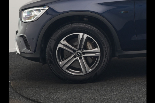 Mercedes-Benz GLC 300e 4MATIC Business Solution Luxury Plug In Hybrid 320pk Dealer O.H. PHEV | Trekhaak Af Fabriek | Head Up | Camera | Lederen Sportstoelen Memory & Verwarmd | Apple Carplay | Navigatie | DAB | Cruise Control |