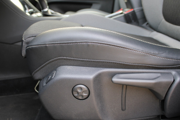 Opel Grandland X 1.6 Turbo Ultimate | Trekhaak | BLIS | Carplay | Navigatie | Trekhaak |