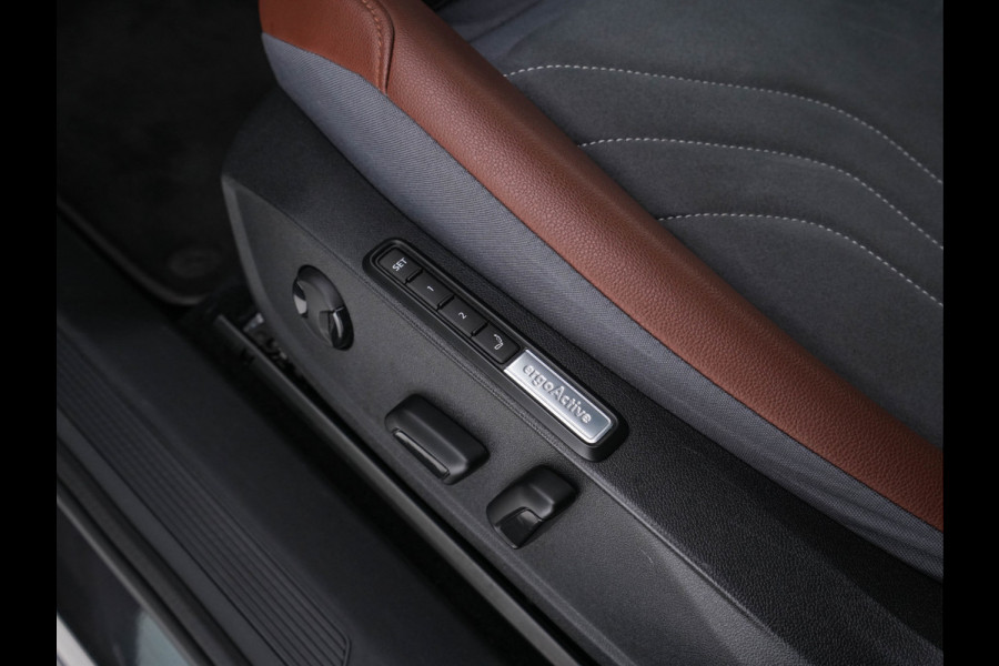 Volkswagen ID.4 First Max 77 kWh [ 3-Fase ] {SOH-81%} (INCL.BTW) Aut. *PANO | HEAD-UP | LEATHER-FABRIC | FULL-LED | MEMORY-PACK | TOP-VIEW | BLIND-SPOT | HEATED-SPORTSEATS | DIGI-COCKPIT | DAB+ | 19''ALU*