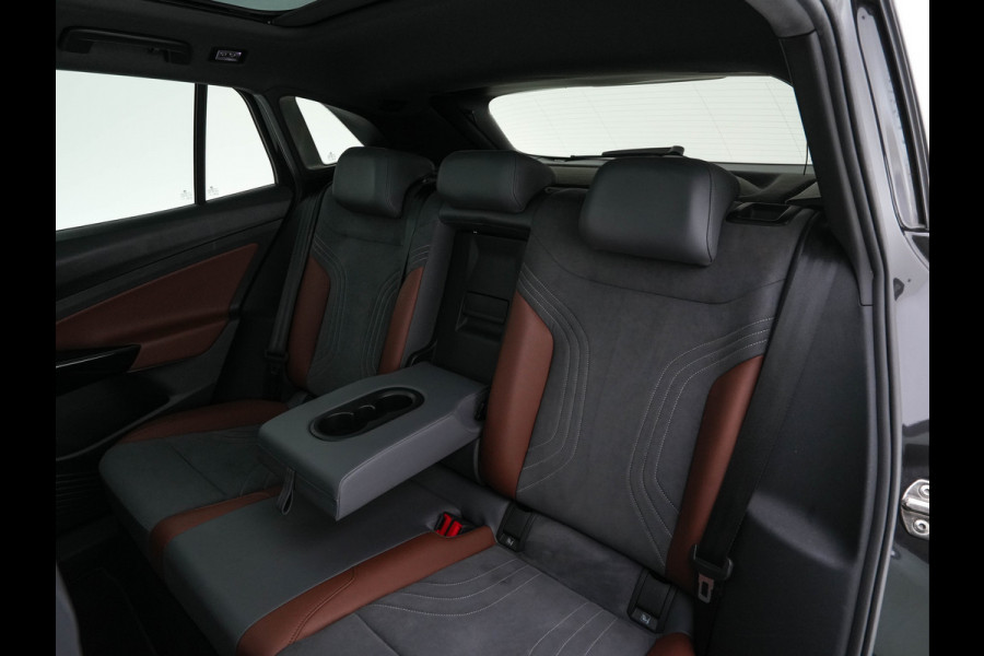 Volkswagen ID.4 First Max 77 kWh [ 3-Fase ] {SOH-81%} (INCL.BTW) Aut. *PANO | HEAD-UP | LEATHER-FABRIC | FULL-LED | MEMORY-PACK | TOP-VIEW | BLIND-SPOT | HEATED-SPORTSEATS | DIGI-COCKPIT | DAB+ | 19''ALU*