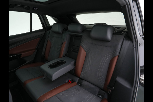 Volkswagen ID.4 First Max 77 kWh [ 3-Fase ] {SOH-81%} (INCL.BTW) Aut. *PANO | HEAD-UP | LEATHER-FABRIC | FULL-LED | MEMORY-PACK | TOP-VIEW | BLIND-SPOT | HEATED-SPORTSEATS | DIGI-COCKPIT | DAB+ | 19''ALU*