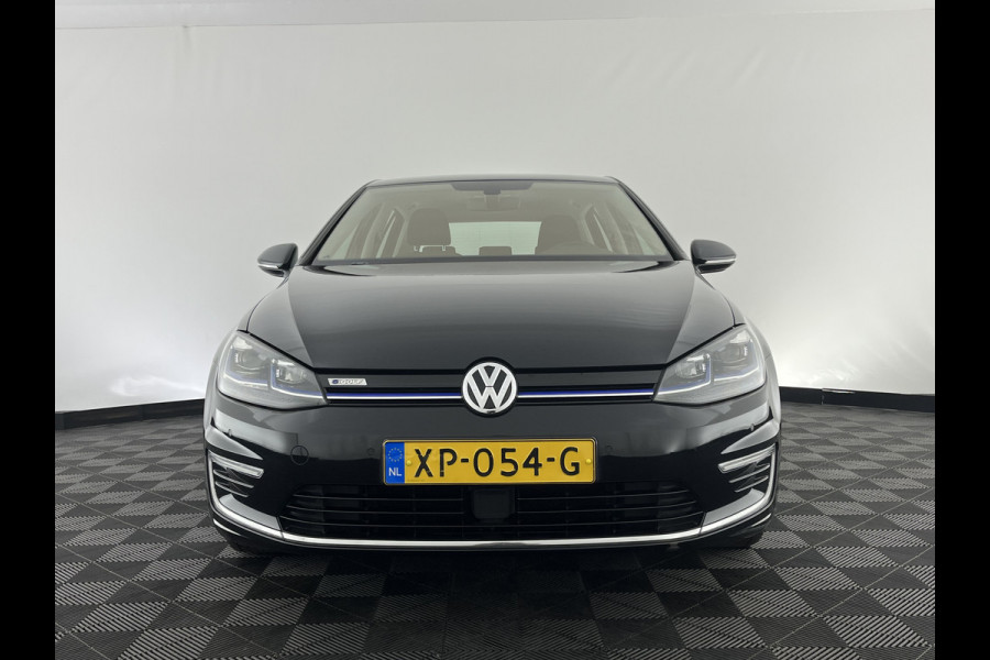 Volkswagen e-Golf {SOH-88%} (INCL-BTW) *HEATPUMP | ADAPTIVE-CRUISE | FULL-LED | DIGI-COCKPIT | NAVI-FULLMAP | CAMERA | KEYLESS | ECC | CCS-FASTLOADER | PDC | 16''ALU*