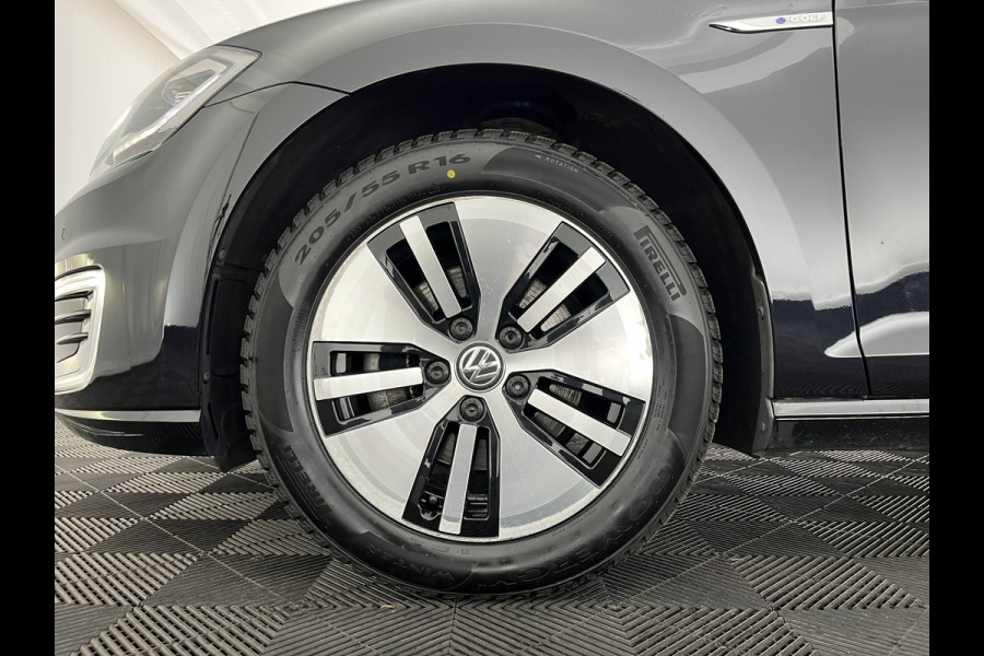 Volkswagen e-Golf {SOH-88%} (INCL-BTW) *HEATPUMP | ADAPTIVE-CRUISE | FULL-LED | DIGI-COCKPIT | NAVI-FULLMAP | CAMERA | KEYLESS | ECC | CCS-FASTLOADER | PDC | 16''ALU*