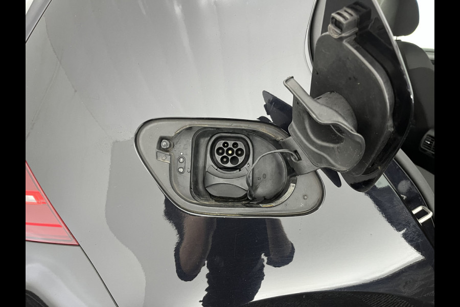 Volkswagen e-Golf {SOH-88%} (INCL-BTW) *HEATPUMP | ADAPTIVE-CRUISE | FULL-LED | DIGI-COCKPIT | NAVI-FULLMAP | CAMERA | KEYLESS | ECC | CCS-FASTLOADER | PDC | 16''ALU*