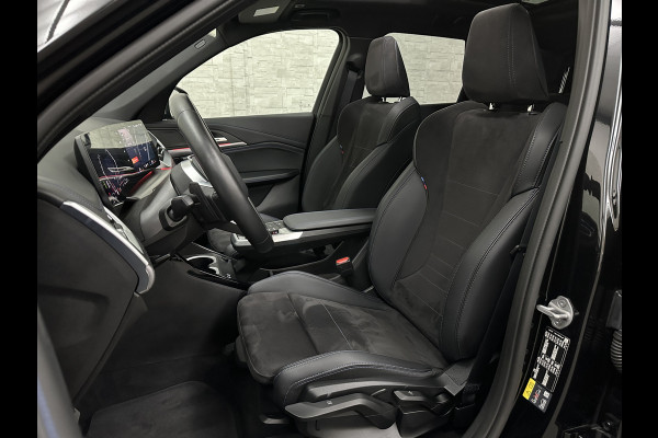 BMW X1 30e 313PK M-Sport Performance-Pack | 360 Camera | ACC | Panorama | Head-Up | 20'' | Keyless-Entry | LED Adaptief | Sfeerverlichting | Trekhaak 1800KG ! | Sportstoelen | Carplay | Black-Optic | Getint Glas | Stoelverwarming | DAB | Draadloos Laden | Fabrieksgarantie |
