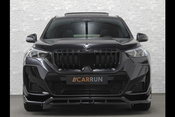 BMW X1 30e 313PK M-Sport Performance-Pack | 360 Camera | ACC | Panorama | Head-Up | 20'' | Keyless-Entry | LED Adaptief | Sfeerverlichting | Trekhaak 1800KG ! | Sportstoelen | Carplay | Black-Optic | Getint Glas | Stoelverwarming | DAB | Draadloos Laden | Fabrieksgarantie |