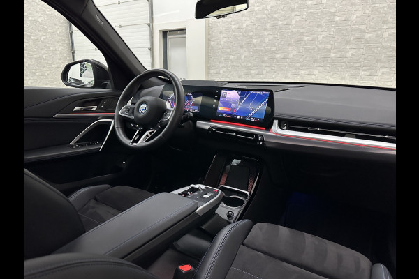 BMW X1 30e 313PK M-Sport Performance-Pack | 360 Camera | ACC | Panorama | Head-Up | 20'' | Keyless-Entry | LED Adaptief | Sfeerverlichting | Trekhaak 1800KG ! | Sportstoelen | Carplay | Black-Optic | Getint Glas | Stoelverwarming | DAB | Draadloos Laden | Fabrieksgarantie |