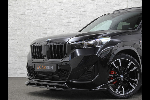 BMW X1 30e 313PK M-Sport Performance-Pack | 360 Camera | ACC | Panorama | Head-Up | 20'' | Keyless-Entry | LED Adaptief | Sfeerverlichting | Trekhaak 1800KG ! | Sportstoelen | Carplay | Black-Optic | Getint Glas | Stoelverwarming | DAB | Draadloos Laden | Fabrieksgarantie |