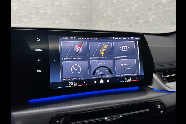 BMW X1 30e 313PK M-Sport Performance-Pack | 360 Camera | ACC | Panorama | Head-Up | 20'' | Keyless-Entry | LED Adaptief | Sfeerverlichting | Trekhaak 1800KG ! | Sportstoelen | Carplay | Black-Optic | Getint Glas | Stoelverwarming | DAB | Draadloos Laden | Fabrieksgarantie |