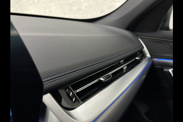 BMW X1 30e 313PK M-Sport Performance-Pack | 360 Camera | ACC | Panorama | Head-Up | 20'' | Keyless-Entry | LED Adaptief | Sfeerverlichting | Trekhaak 1800KG ! | Sportstoelen | Carplay | Black-Optic | Getint Glas | Stoelverwarming | DAB | Draadloos Laden | Fabrieksgarantie |