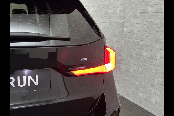 BMW X1 30e 313PK M-Sport Performance-Pack | 360 Camera | ACC | Panorama | Head-Up | 20'' | Keyless-Entry | LED Adaptief | Sfeerverlichting | Trekhaak 1800KG ! | Sportstoelen | Carplay | Black-Optic | Getint Glas | Stoelverwarming | DAB | Draadloos Laden | Fabrieksgarantie |