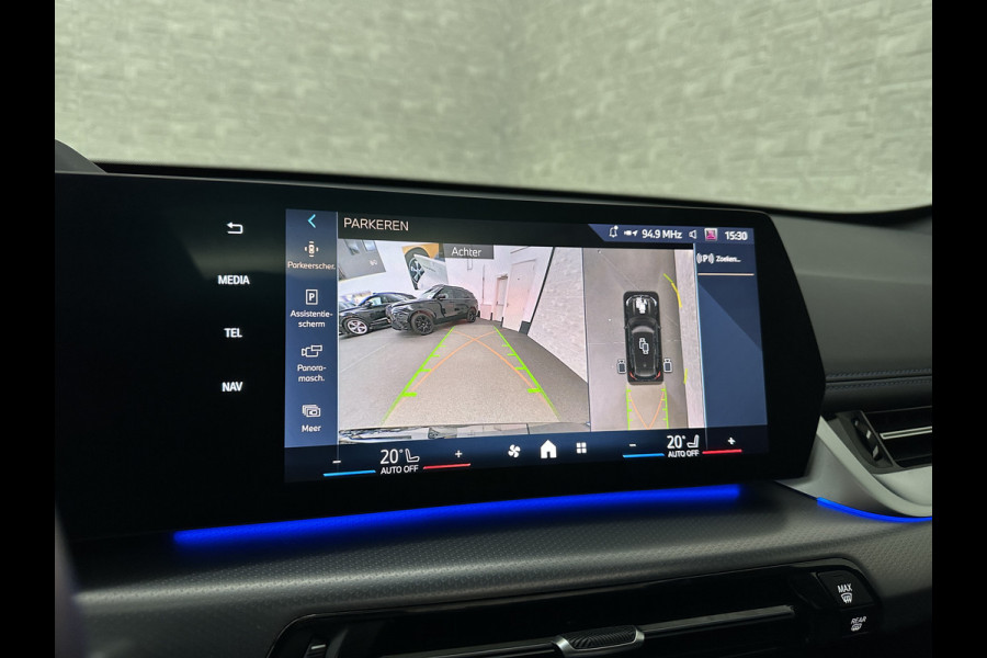 BMW X1 30e 313PK M-Sport Performance-Pack | 360 Camera | ACC | Panorama | Head-Up | 20'' | Keyless-Entry | LED Adaptief | Sfeerverlichting | Trekhaak 1800KG ! | Sportstoelen | Carplay | Black-Optic | Getint Glas | Stoelverwarming | DAB | Draadloos Laden | Fabrieksgarantie |