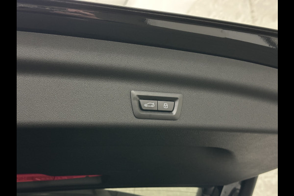 BMW X1 30e 313PK M-Sport Performance-Pack | 360 Camera | ACC | Panorama | Head-Up | 20'' | Keyless-Entry | LED Adaptief | Sfeerverlichting | Trekhaak 1800KG ! | Sportstoelen | Carplay | Black-Optic | Getint Glas | Stoelverwarming | DAB | Draadloos Laden | Fabrieksgarantie |