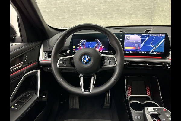BMW X1 30e 313PK M-Sport | 360 Camera | ACC | Panorama | Head-Up | 20'' | Keyless-Entry | LED Adaptief | Sfeerverlichting | Trekhaak 1800kg | Sportstoelen | Carplay | Black-Optic | Getint Glas | Stoelverwarming | DAB | Draadloos Laden | Fabrieksgarantie |
