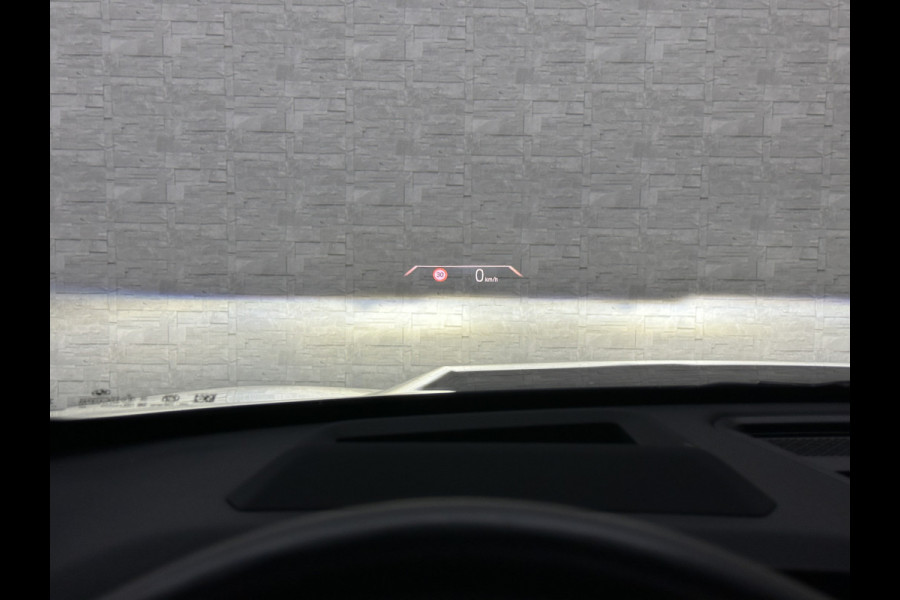 BMW X1 30e 313PK M-Sport | 360 Camera | ACC | Panorama | Head-Up | 20'' | Keyless-Entry | LED Adaptief | Sfeerverlichting | Trekhaak 1800kg | Sportstoelen | Carplay | Black-Optic | Getint Glas | Stoelverwarming | DAB | Draadloos Laden | Fabrieksgarantie |