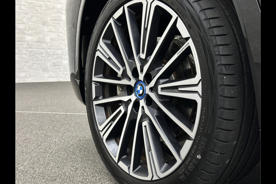 BMW X1 30e 313PK M-Sport | 360 Camera | ACC | Panorama | Head-Up | 20'' | Keyless-Entry | LED Adaptief | Sfeerverlichting | Trekhaak 1800kg | Sportstoelen | Carplay | Black-Optic | Getint Glas | Stoelverwarming | DAB | Draadloos Laden | Fabrieksgarantie |