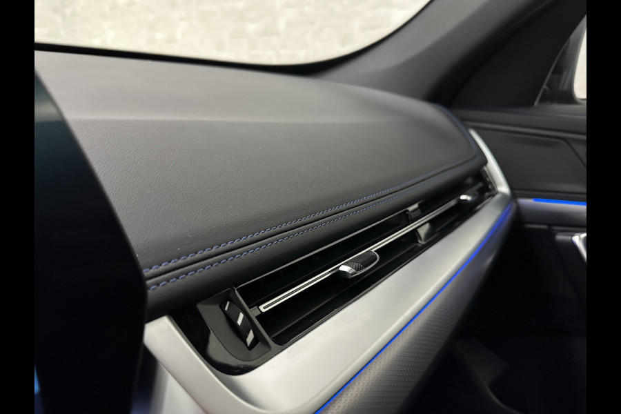 BMW X1 30e 313PK M-Sport | 360 Camera | ACC | Panorama | Head-Up | 20'' | Keyless-Entry | LED Adaptief | Sfeerverlichting | Trekhaak 1800kg | Sportstoelen | Carplay | Black-Optic | Getint Glas | Stoelverwarming | DAB | Draadloos Laden | Fabrieksgarantie |