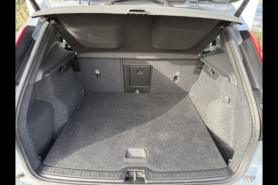 Volvo XC40 1.5 T5 Plug-in hybrid Plus Dark | Pilot Assist | LED | Camera | H/K | 18 inch