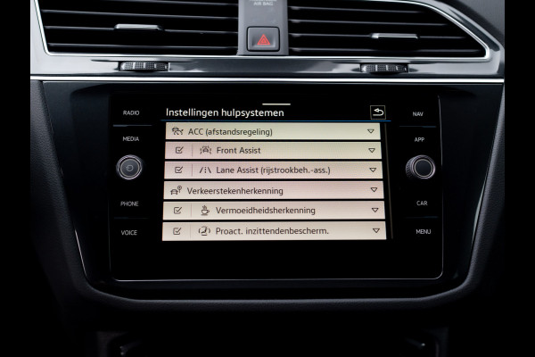 Volkswagen Tiguan 1.4 TSI eHybrid R-Line Business+ | Keyless | Black Style | IQ Light | Elk. A-klep | Prijs Rijklaar!!