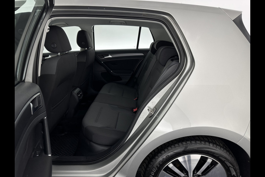 Volkswagen e-Golf {SOH-91%} (INCL-BTW) Aut. *HEATPUMP | ADAPTIVE-CRUISE | DIGI-COCKPIT | FULL-LED | NAVI-FULLMAP | COMFORTSEATS | ECC | PARKPILOT | CCS-FASTLOADER | 16''ALU*