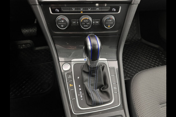 Volkswagen e-Golf {SOH-91%} (INCL-BTW) Aut. *HEATPUMP | ADAPTIVE-CRUISE | DIGI-COCKPIT | FULL-LED | NAVI-FULLMAP | COMFORTSEATS | ECC | PARKPILOT | CCS-FASTLOADER | 16''ALU*