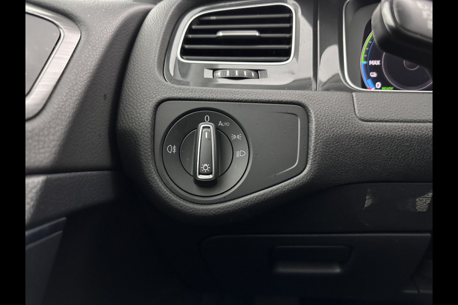 Volkswagen e-Golf {SOH-91%} (INCL-BTW) Aut. *HEATPUMP | ADAPTIVE-CRUISE | DIGI-COCKPIT | FULL-LED | NAVI-FULLMAP | COMFORTSEATS | ECC | PARKPILOT | CCS-FASTLOADER | 16''ALU*