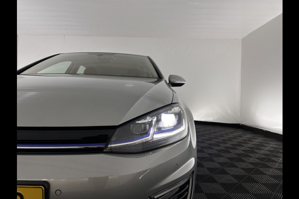 Volkswagen e-Golf {SOH-91%} (INCL-BTW) Aut. *HEATPUMP | ADAPTIVE-CRUISE | DIGI-COCKPIT | FULL-LED | NAVI-FULLMAP | COMFORTSEATS | ECC | PARKPILOT | CCS-FASTLOADER | 16''ALU*