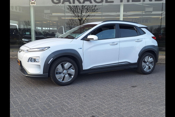 Hyundai Kona EV Fashion 64 kWh | SOH: 96,4% | 3 Fase | Warmtepomp | HUD | Navi | Adaptive CC | Blindspot |