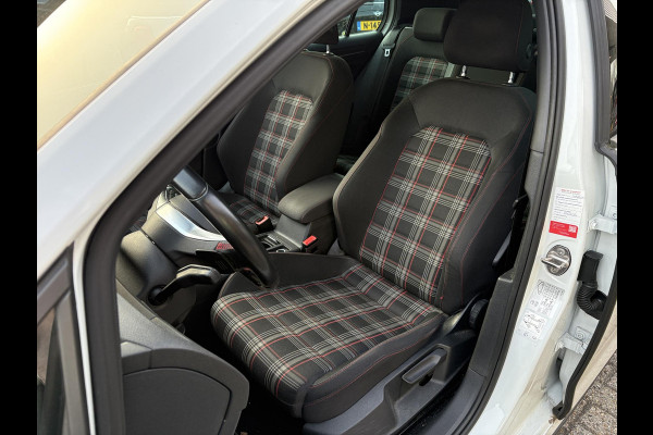Volkswagen Golf 2.0 TSI GTI Performance 245pk | Virtual Cockpit | Stoelverwarming | Achteruitrijcamera | Adaptive Cruise |