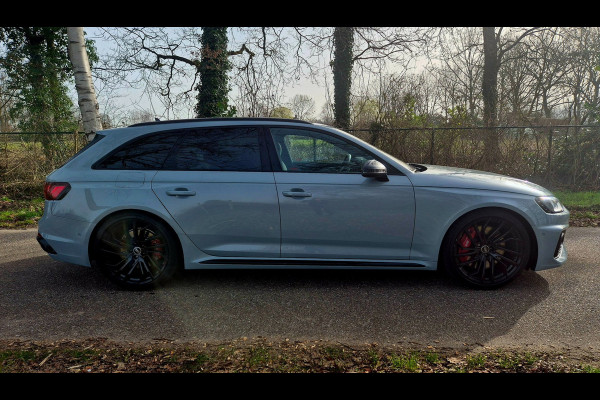 Audi A4 Avant 2.9 TFSI RS 4 quattro panodak . Head up