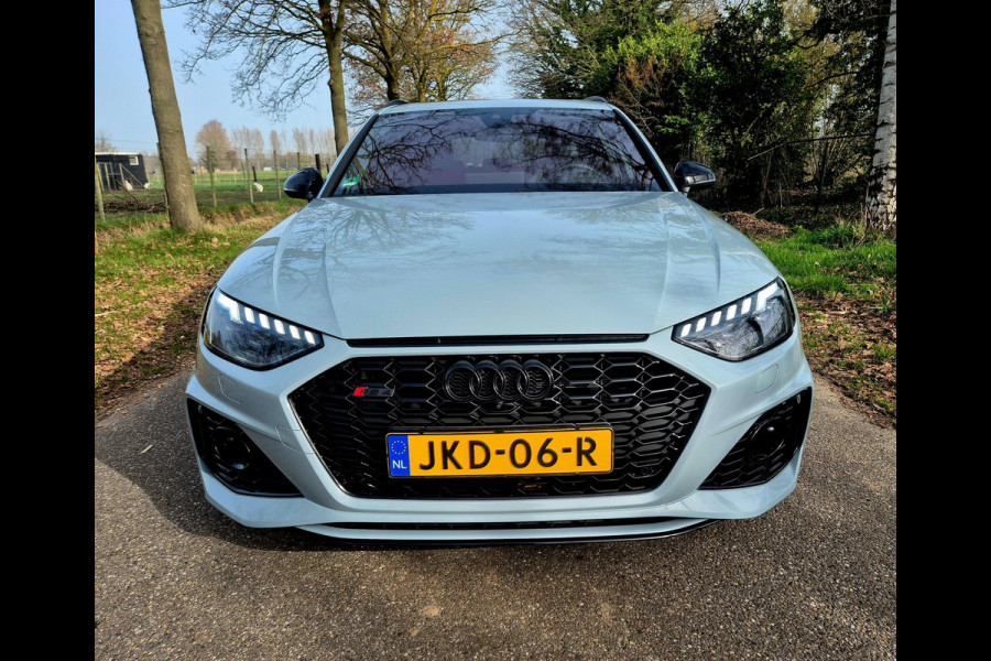 Audi A4 Avant 2.9 TFSI RS 4 quattro panodak . Head up