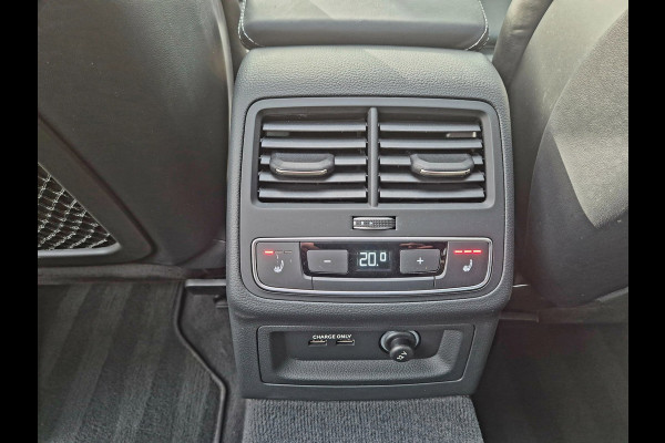 Audi A4 Avant 2.9 TFSI RS 4 quattro panodak . Head up