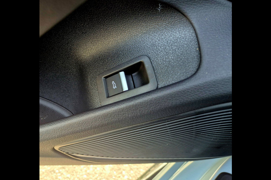 Audi A4 Avant 2.9 TFSI RS 4 quattro panodak . Head up