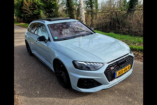 Audi A4 Avant 2.9 TFSI RS 4 quattro panodak . Head up