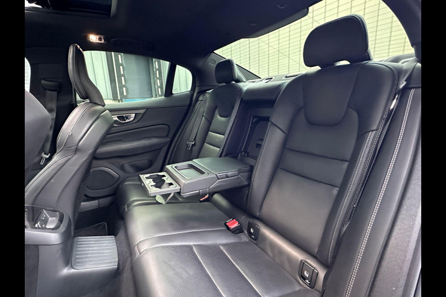 Volvo S60 2.0 Recharge T8 AWD R-Design | Panorama | Leder | LED | Trekhaak | Full Options! |