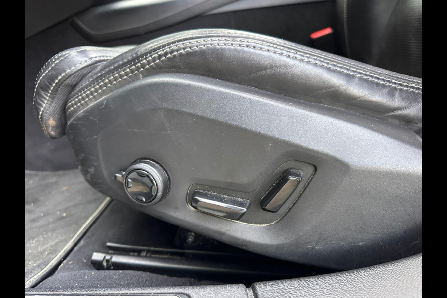 Volvo S60 2.0 Recharge T8 AWD R-Design | Panorama | Leder | LED | Trekhaak | Full Options! |