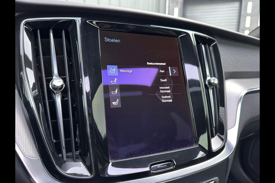 Volvo S60 2.0 Recharge T8 AWD R-Design | Panorama | Leder | LED | Trekhaak | Full Options! |